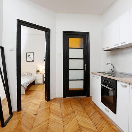 Lovely Apartment With 2 Bedrooms Bucureşti Exterior foto