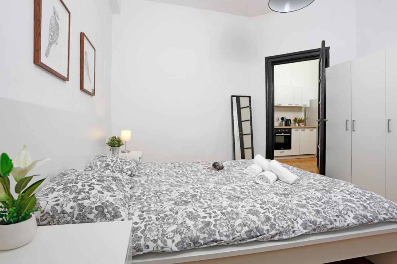 Lovely Apartment With 2 Bedrooms Bucureşti Exterior foto