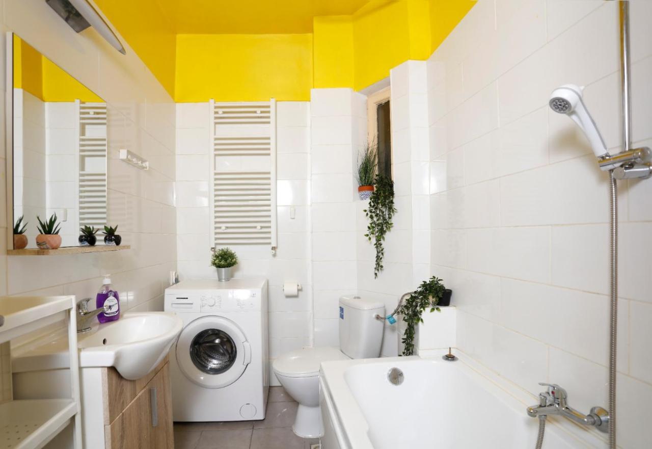 Lovely Apartment With 2 Bedrooms Bucureşti Exterior foto